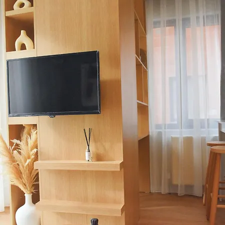 דירה Brand New With 2 Beds & Office *