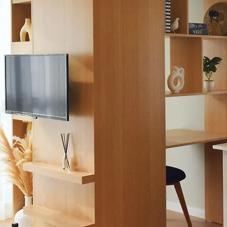 דירה Brand New With 2 Beds & Office *