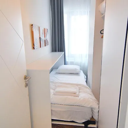 Brand New With 2 Beds & Office Daire İstanbul